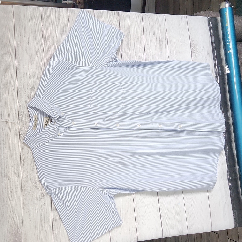 L.L.Bean traditional fit blue and white short sleeve button down